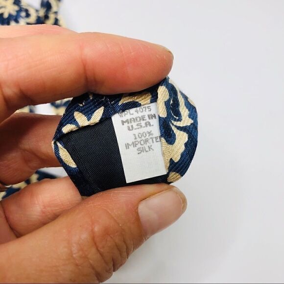 Oscar De La Renta Blue & Cream Floral Neck Tie - Picture 6 of 7